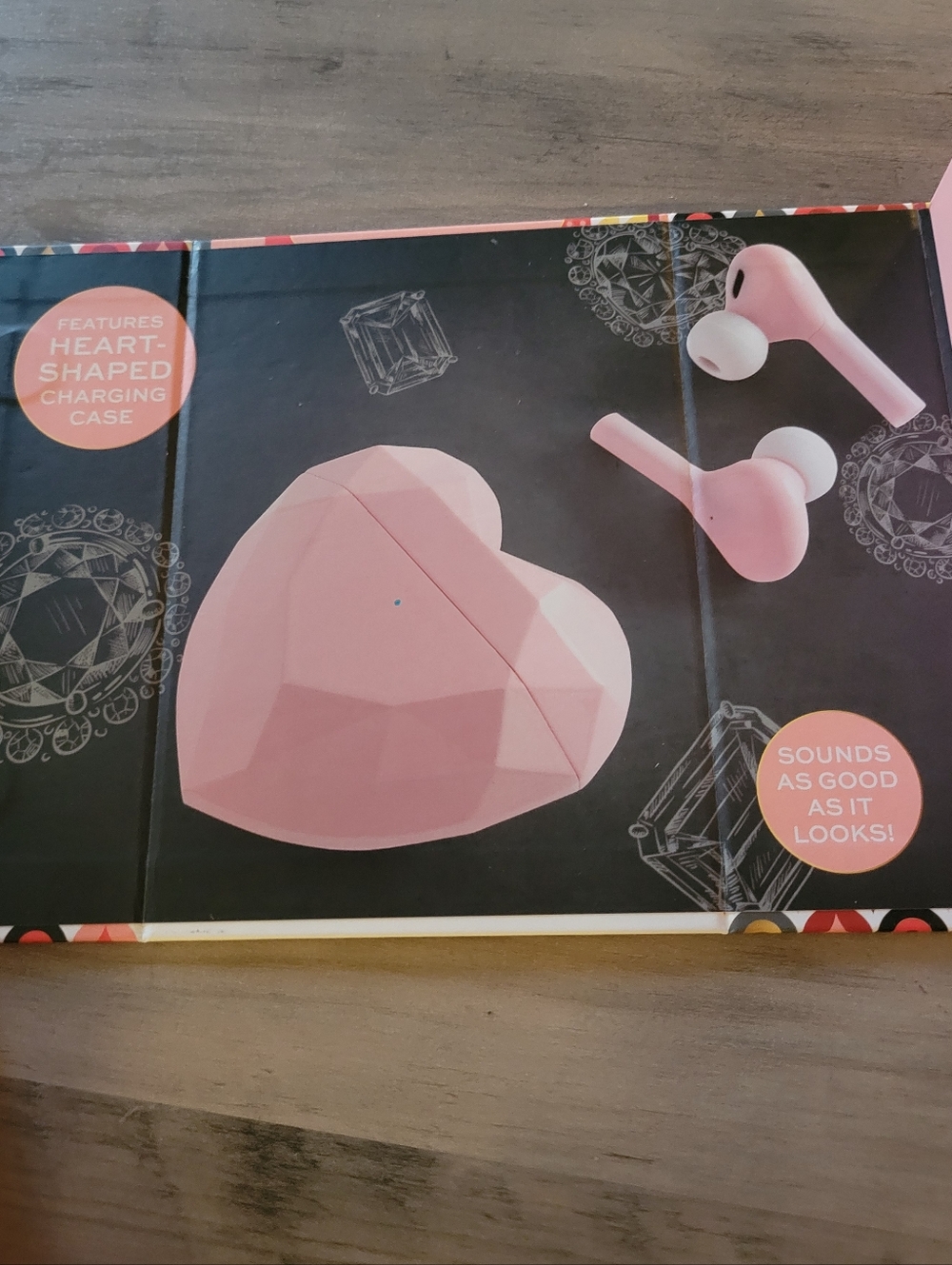 FAO Schwarz Pink Heart Wireless Earbuds with Heart Charging Case - Picture 3 of 4